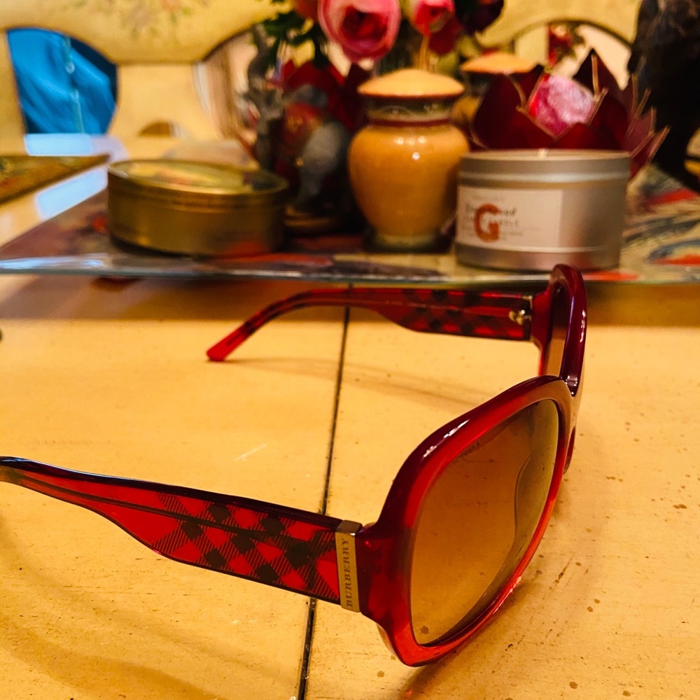 Burberry beautiful reddish Sunglasses